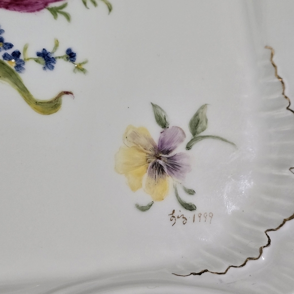 Hand-Painted Floral Porcelain Serving Tray with Handles – Signed Liz 1999 - Picture 6 of 7